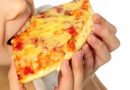 12enne in stato vegetativo dopo aver mangiato una pizza surgelata, marchio italiano. 53 le persone contaminate, 2 morti