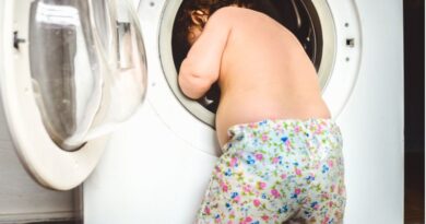 Mamma attiva la lavatrice senza accorgersi che il figlio era dentro. Bimbo trovato morto a fine programma